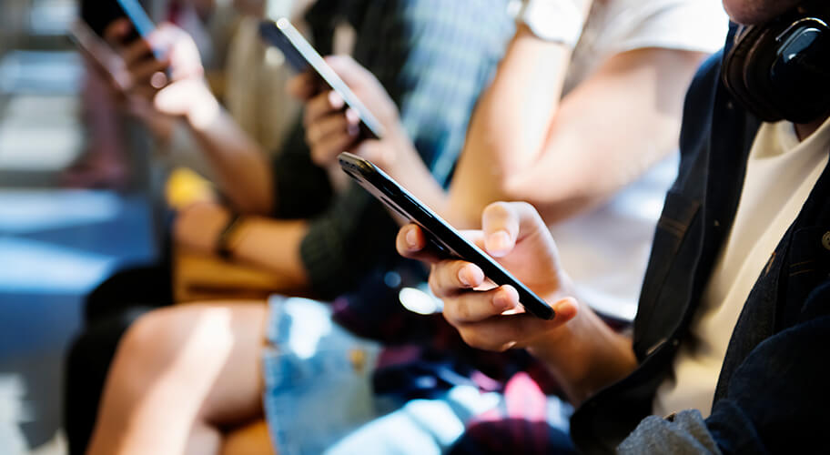 Aprende cómo los hábitos digitales moldean a la Generación Z